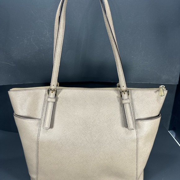 Michael Kors Beige Tote Bag pre owned Exellent condition - Picture 2 of 8